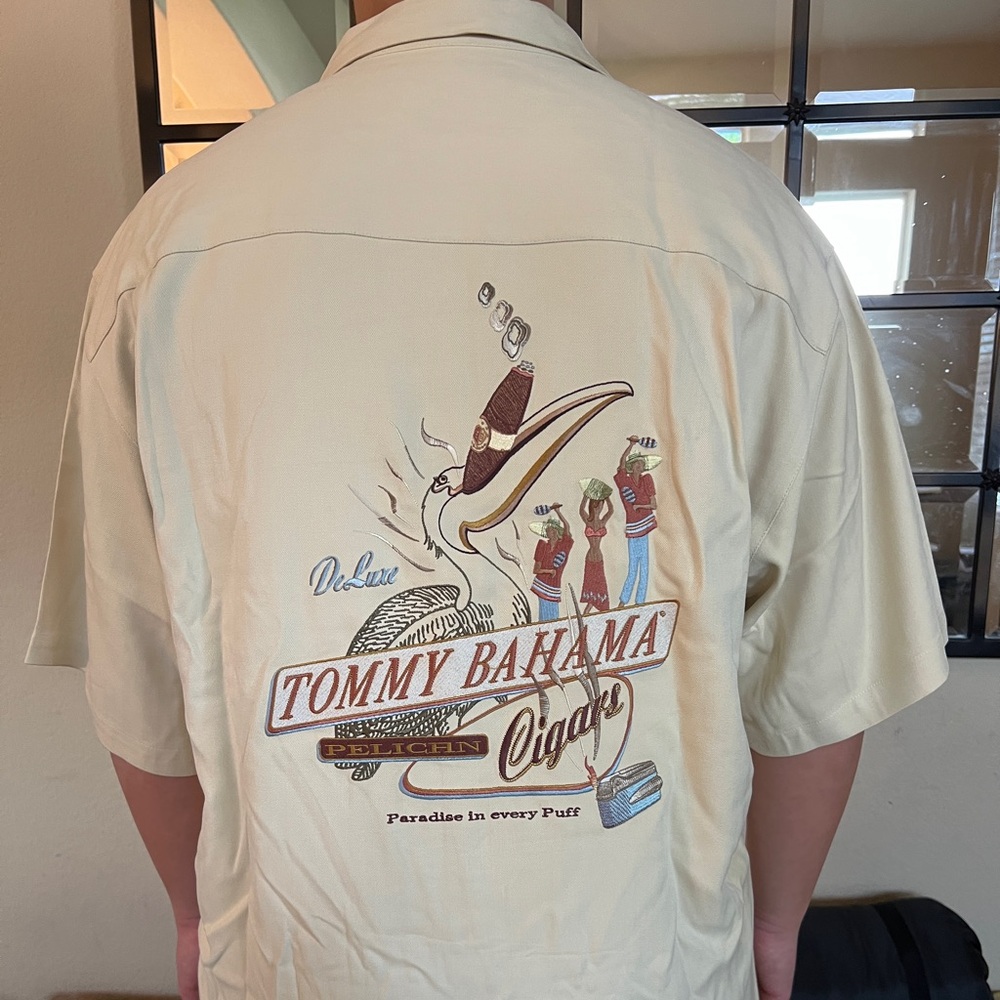 Tommy Bahama men’s casual shirt